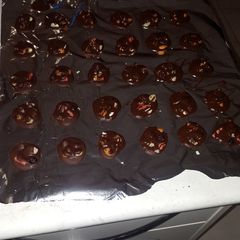 A picture of Dark chocolate clusters.