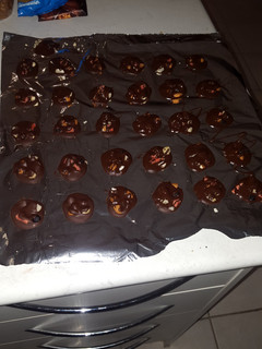 A picture of Dark chocolate clusters.