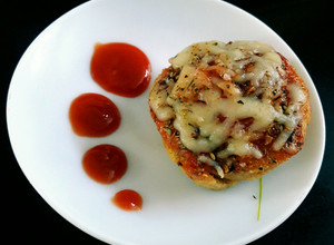 A picture of Eggless Savoury Muffins (packed with Veggies & Cheese).
