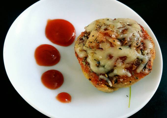 Eggless Savoury Muffins (packed with Veggies & Cheese)