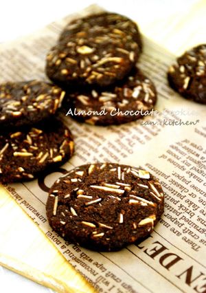 A picture of Almond Chocolate Cookies.
