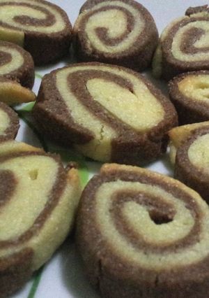 A picture of Lemon Chocolate Pinwheels.