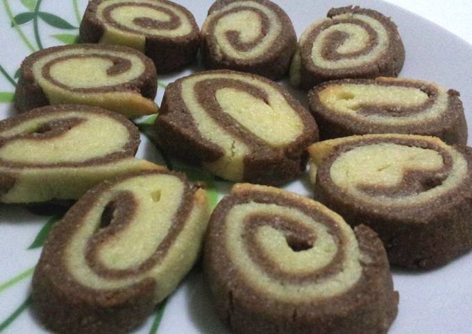 Recipe: Tasty Lemon Chocolate Pinwheels