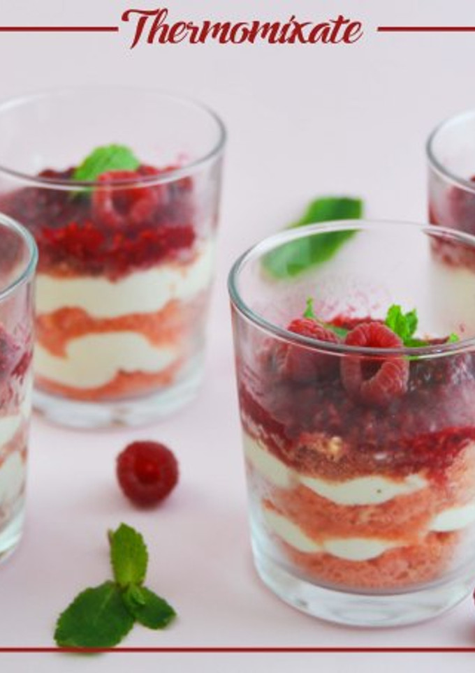 Una foto de Trifle de mascarpone, frambuesas y biscuits rosés con Thermomix
