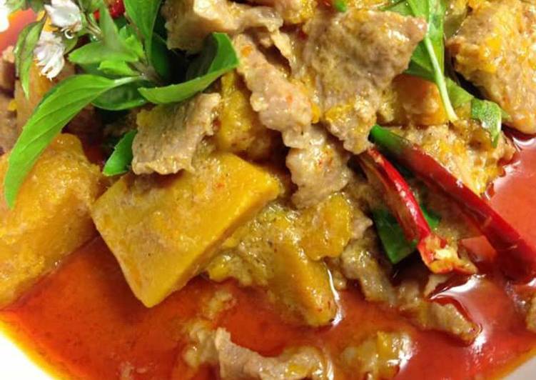 Tuesday Fresh Red curry with pork and pumpkin