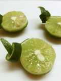 A Decorative Way to Cut Sudachi Citrus Fruit