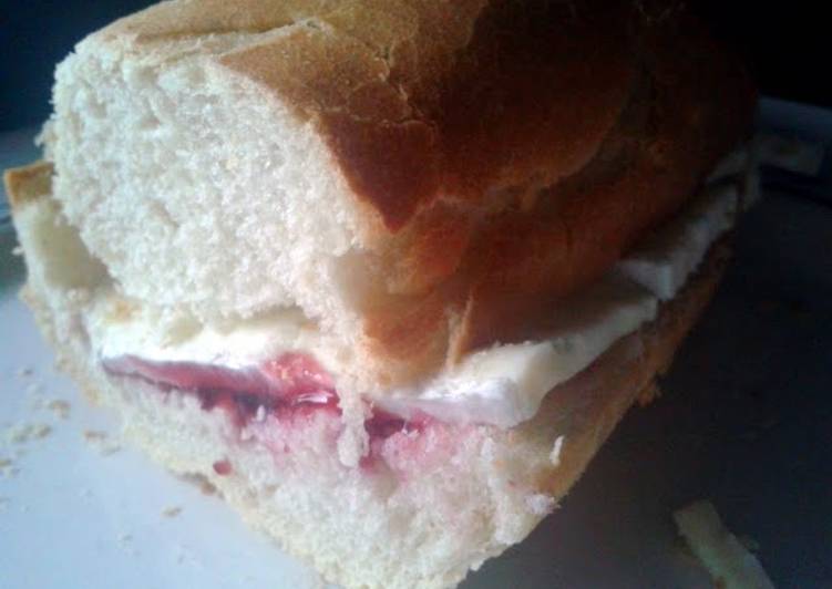 Easiest Way to Prepare Quick Cran-Brie Baguette