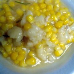 A picture of corn and cauliflower.