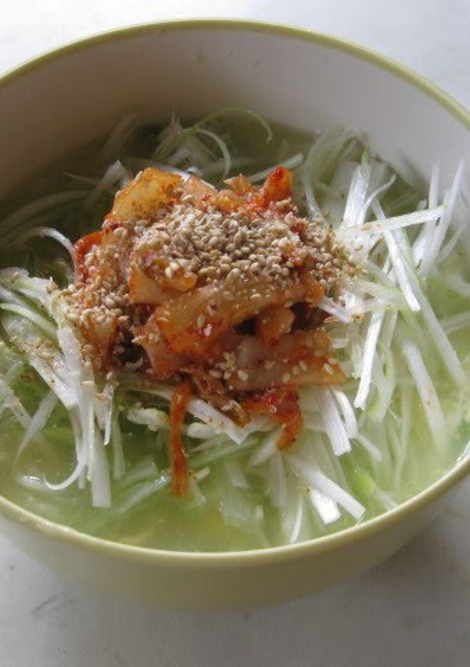 A picture of Salty Ramen with Leek and Kimchi.