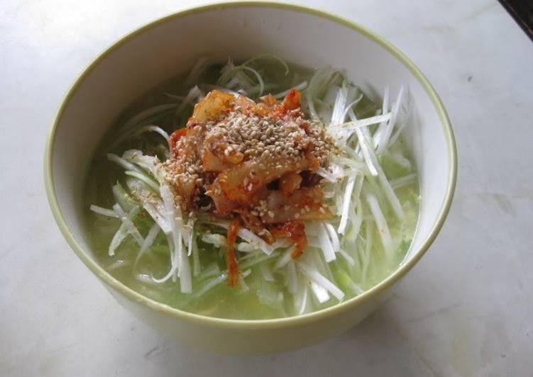 How to Prepare Super Quick Homemade Salty Ramen with Leek and Kimchi