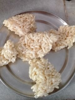 મમરા ની ચીક્કી (Mamra Chikki Recipe In Gujarati) રેસીપી મુખ્ય ફોટો