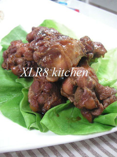 A picture of Sweet-Salty Simmered Chicken Wings with Ginger.