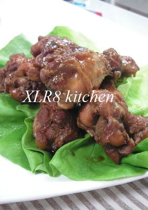 A picture of Sweet-Salty Simmered Chicken Wings with Ginger.