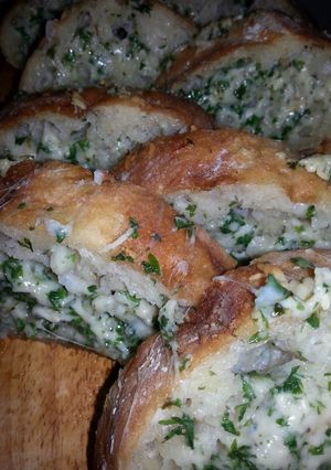 A picture of GARLIC BREAD.......