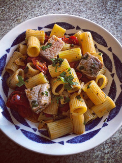 鮪魚小番茄義大利麵 Pasta con Tonno e Pomodorini 的食譜成品照片