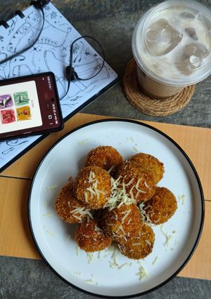 Foto resep Bola-Bola Roti Tawar Keju