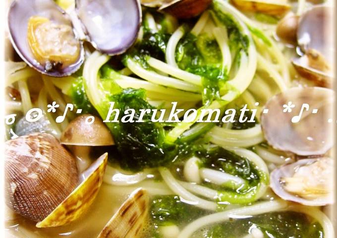 Recipe of Ultimate Ocean-Scented Soup Pasta with Clams and Aosa Seaweed