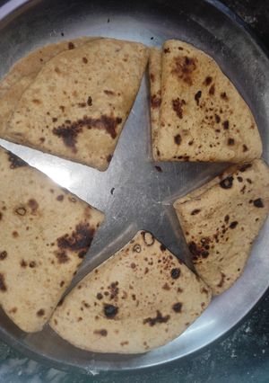 आलू का पराठा (Aloo ka paratha recipe in hindi) रेसिपी मुख्य फोटो