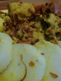 Foto resep Lontong opor ayam kuning (sajian lebaran)