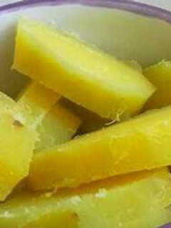 A picture of Boiled sweetpotatoes.