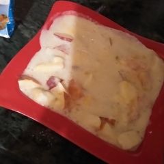 A picture of Creamy fruit delight.