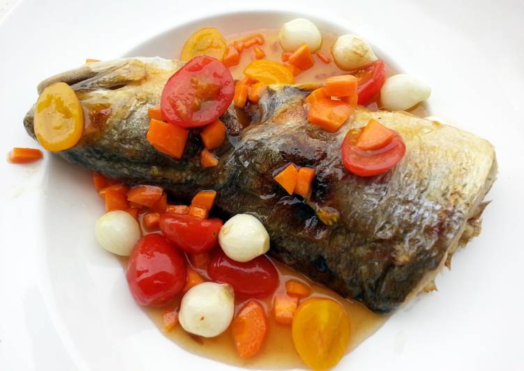 Simple Way to Make Quick Baked Fish With Salad In Plum Sauce