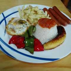 Una foto de Arroz a la cubana, a mi estilo