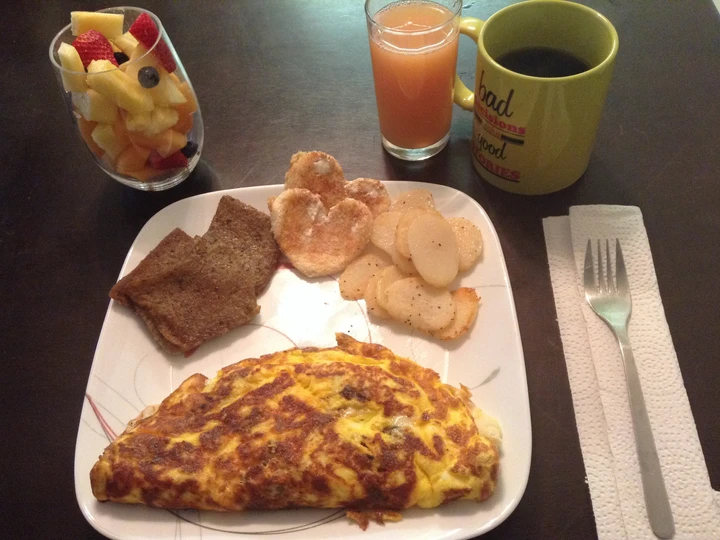 Easy Steps to Prepare Wifey&amp;#39;s  Hearty Mushroom Double Cheese Omlet the Delicious Appealing