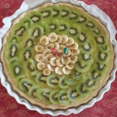 A picture of Kiwi and banana tart.