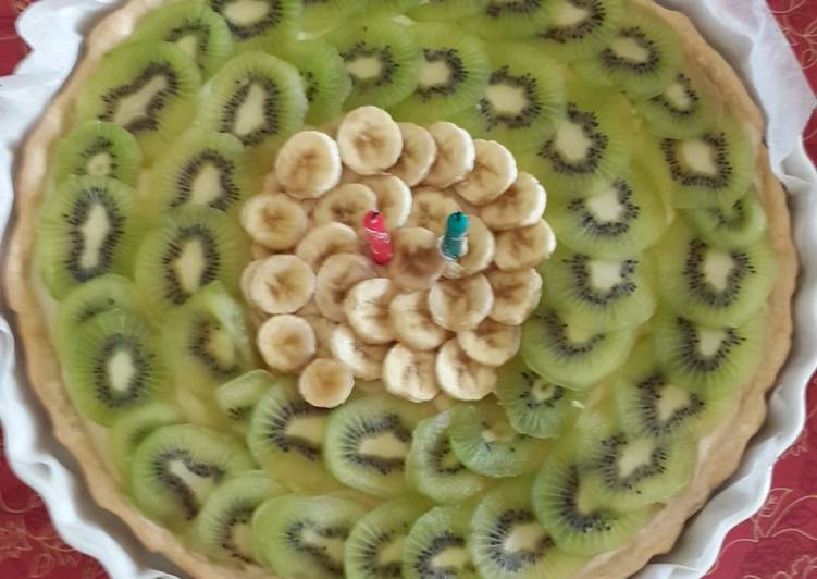 Kiwi and banana tart