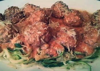 Easiest Way to Prepare Delicious Zoodles with Turkey Meatballs and Tomato Cream Sauce