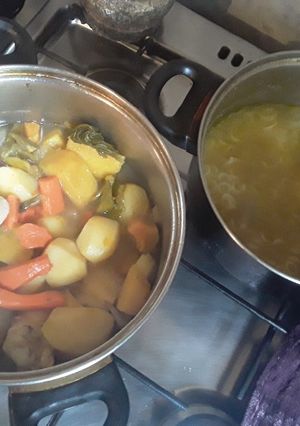 Una foto de Puchero con sopa de fideo 🤤
