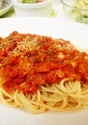 A picture of Pasta with Tuna and Tomato Sauce.
