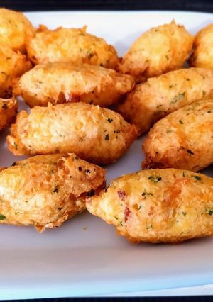 Una foto de Bollos de bacalao (bolinhos de bacalhau)