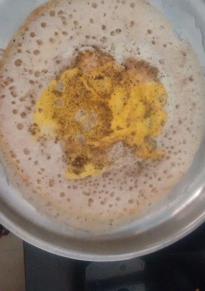 முட்டை மிளகு தோசை(egg pepper dosa recipe in tamil) செய்முறை முக்கிய புகைப்படம்