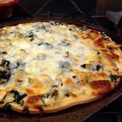 Chicken Alfredo Pizza A picture of Chicken Alfredo Pizza.
