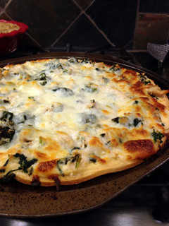 A picture of Chicken Alfredo Pizza.