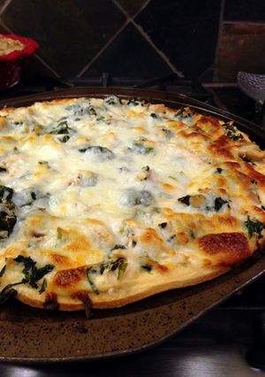 A picture of Chicken Alfredo Pizza.