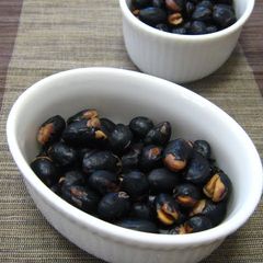 A picture of How To Roast Black Soybeans & Make Black Soybean Tea.