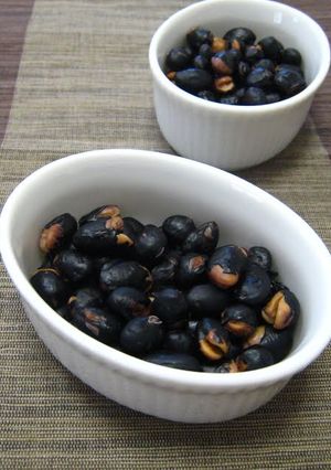 A picture of How To Roast Black Soybeans & Make Black Soybean Tea.