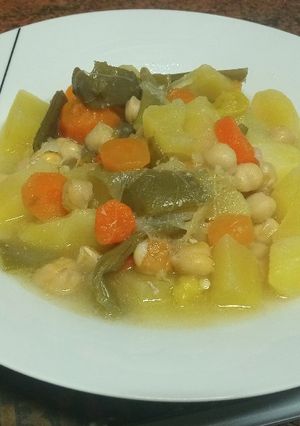 Foto principal de ✅🗣📢 Puchero de garbanzos a la jardinera