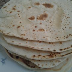 A picture of VERY easy flour tortillas (with pictures!).