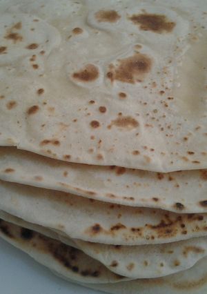 A picture of VERY easy flour tortillas (with pictures!).