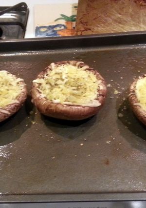 A picture of stuffed portabella mushrooms.