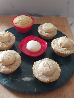 રસગુલ્લા કપ કેક (Rasgulla Cupcake Recipe In Gujarati) રેસીપી મુખ્ય ફોટો