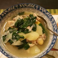 A picture of Tinolang Manok (Filipino Chicken soup in ginger and veggies).