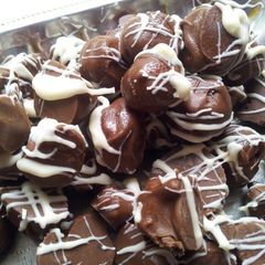 A picture of Yummy oreo truffles.