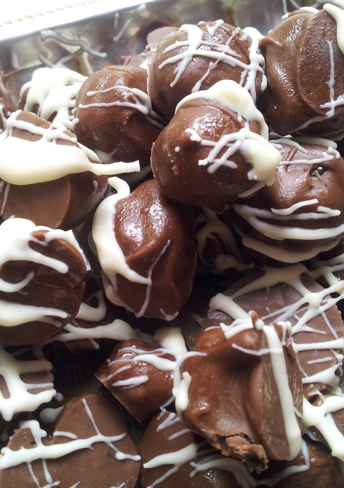 A picture of Yummy oreo truffles.