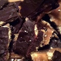 A picture of Sweet and Saltine Bark.