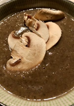 Une photo de Velouté de champignons de Paris à la moutarde